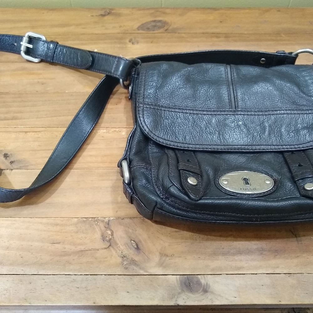 Fossil Maddox Black Leather Medium Crossbody Bag. Very good used condition. On - Picture 12 of 13